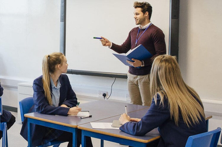 Преподаватель