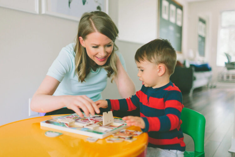 Ребёнок у логопеда